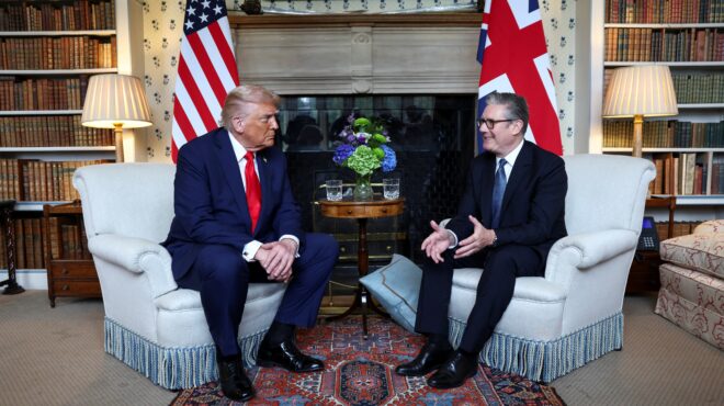 στο-τσέκερς-ο-ντόναλντ-τραμπ-συναντ-563820085