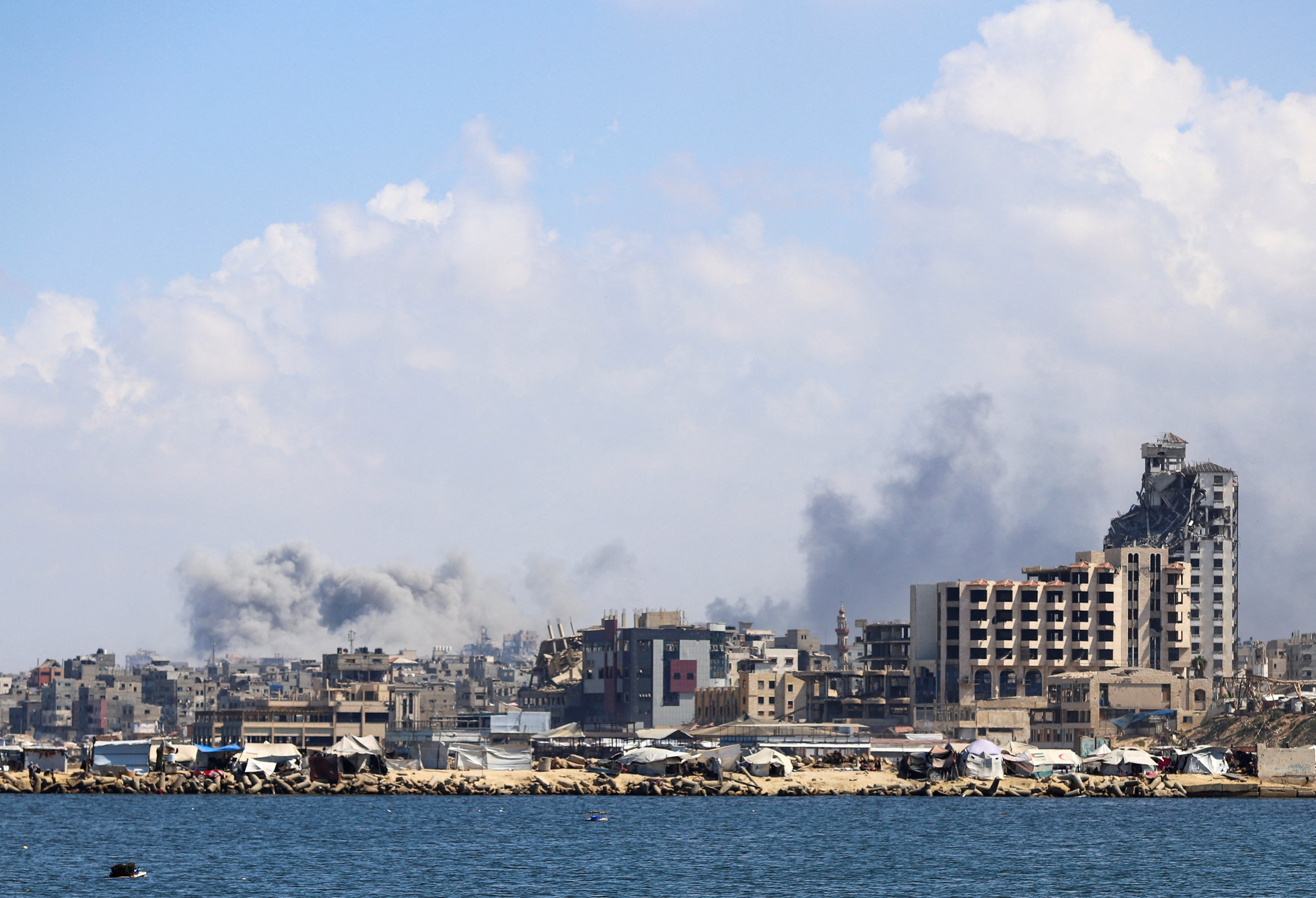 Το Ισραήλ ισοπεδώνει την πόλη της Γάζας – «Ολη τη νύχτα ένα άρμα έριχνε οβίδες»-1