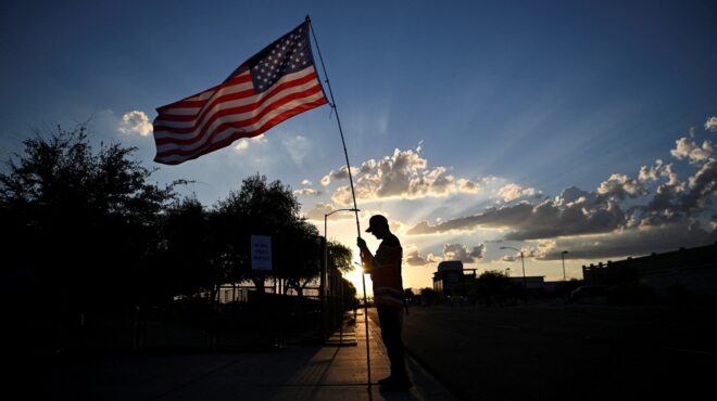 τσάρλι-κερκ-υπό-δρακόντεια-μέτρα-ασφα-563825746