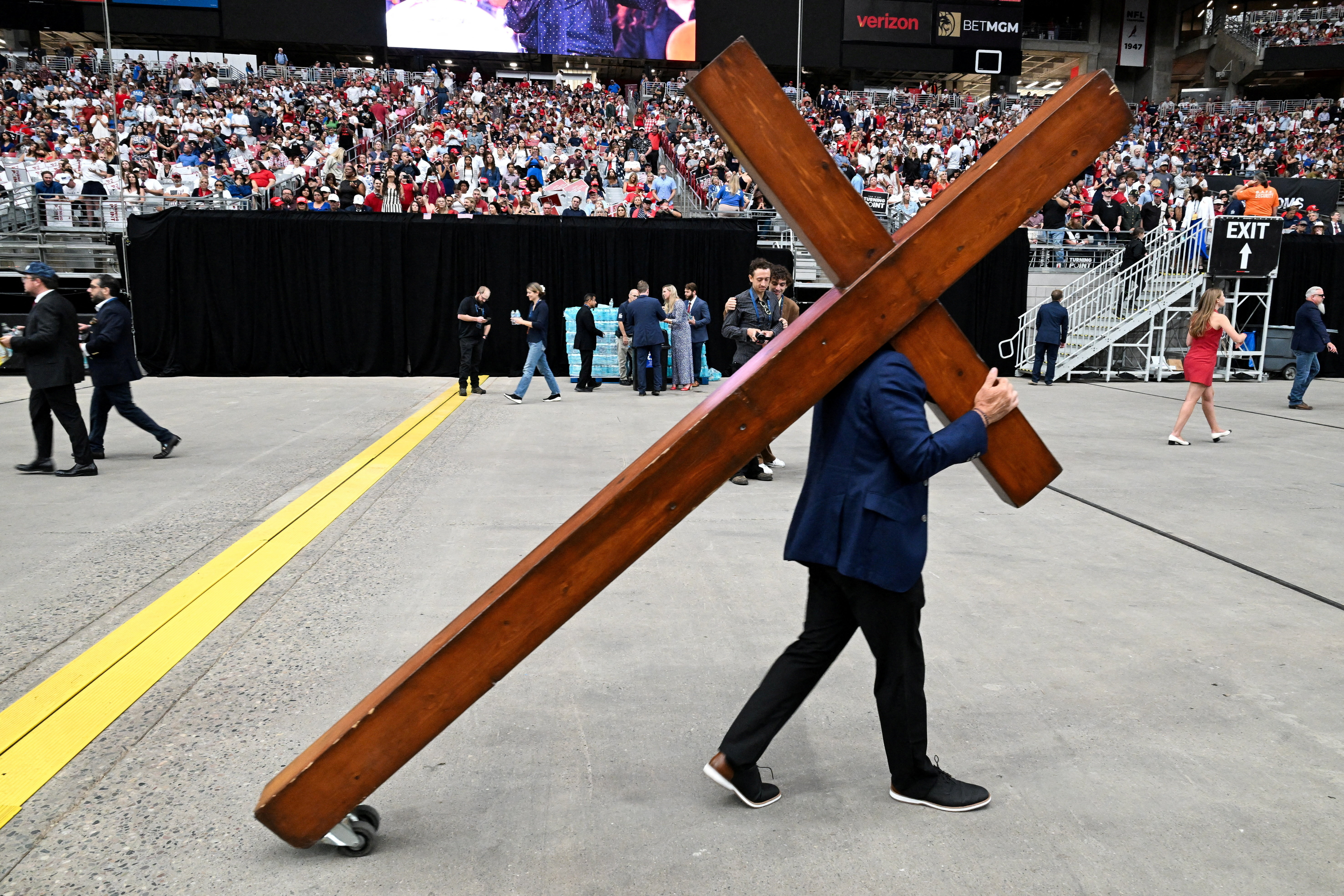 Με ομιλία Τραμπ το μνημόσυνο του Τσάρλι Κερκ – Live εικόνα-2
