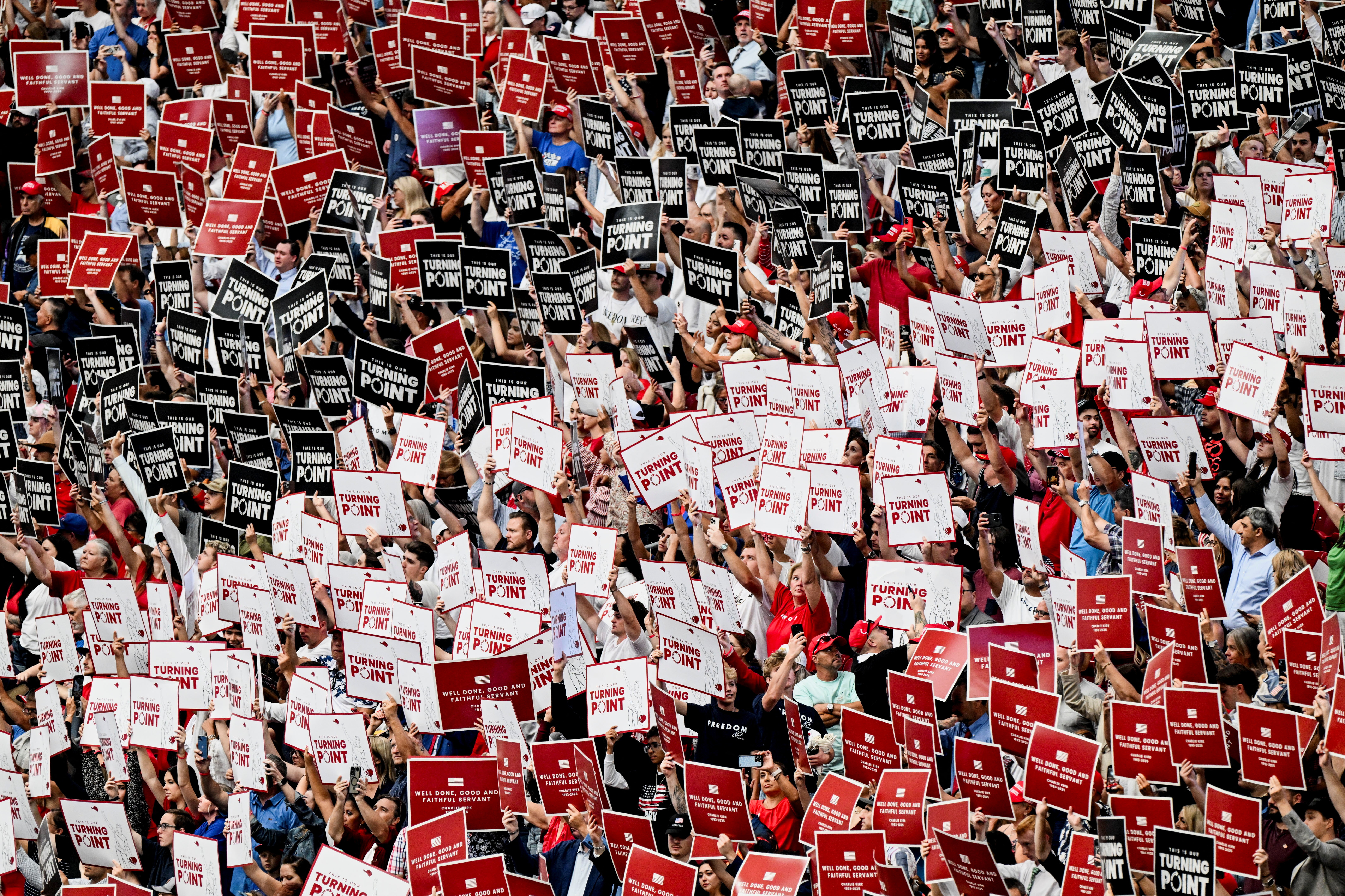 Ο Τραμπ απέτισε φόρο τιμής στον Τσάρλι Κερκ, χαρακτηρίζοντάς τον «γίγαντα της γενιάς του»-8