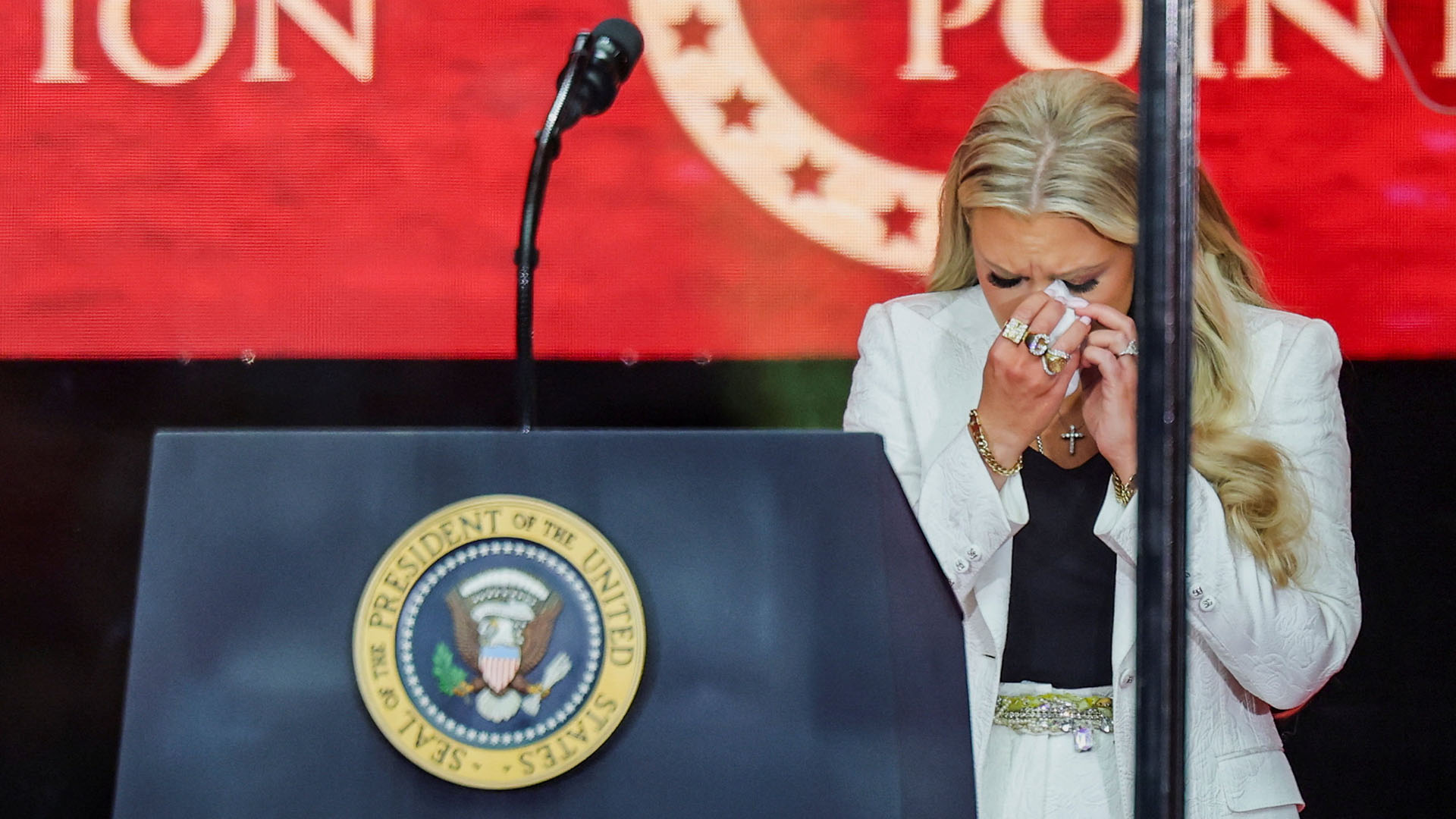 Τσάρλι Κερκ: Σημειολογία και πολιτικά μηνύματα μιας τελετής-4