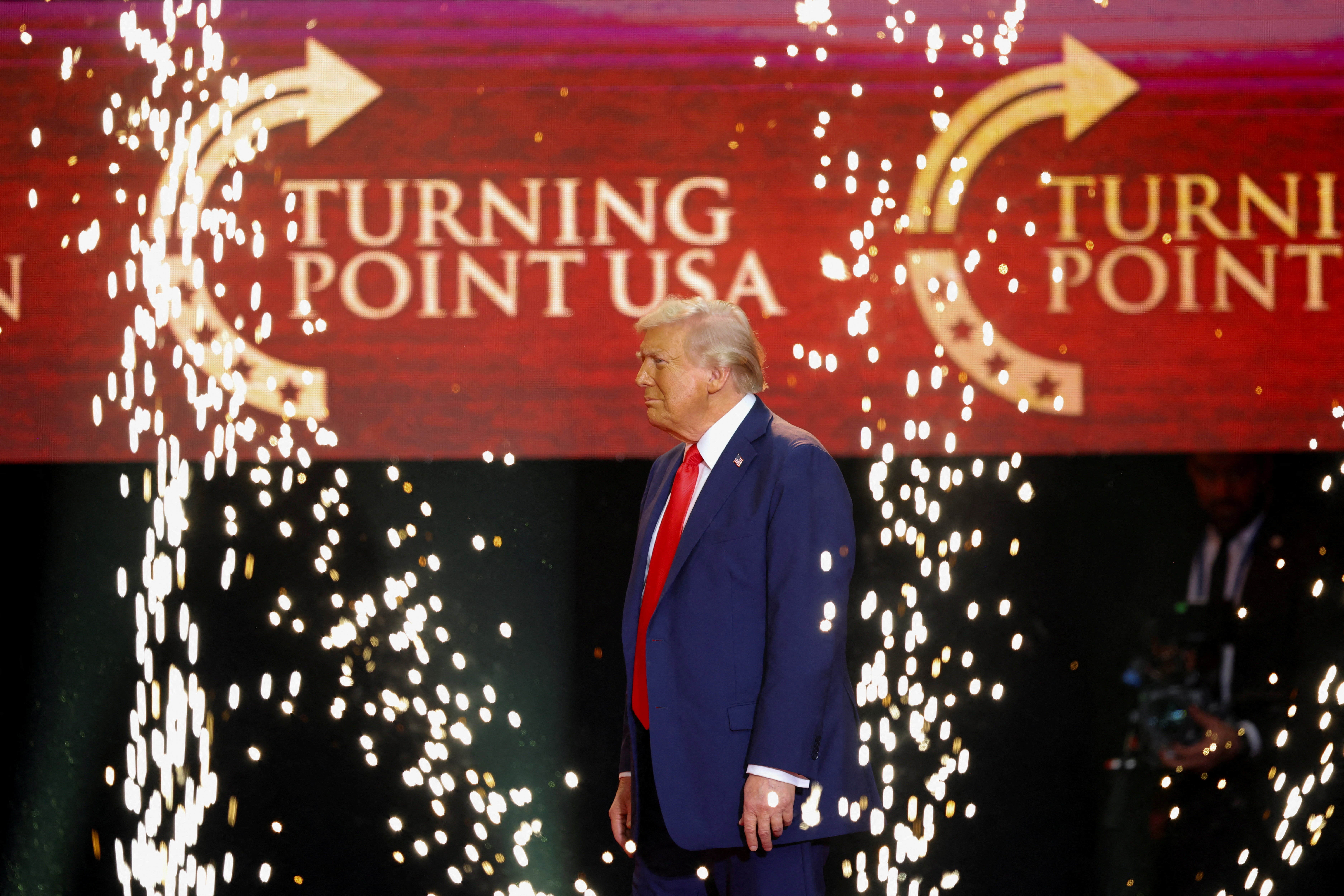 Ο Τραμπ απέτισε φόρο τιμής στον Τσάρλι Κερκ, χαρακτηρίζοντάς τον «γίγαντα της γενιάς του»-1