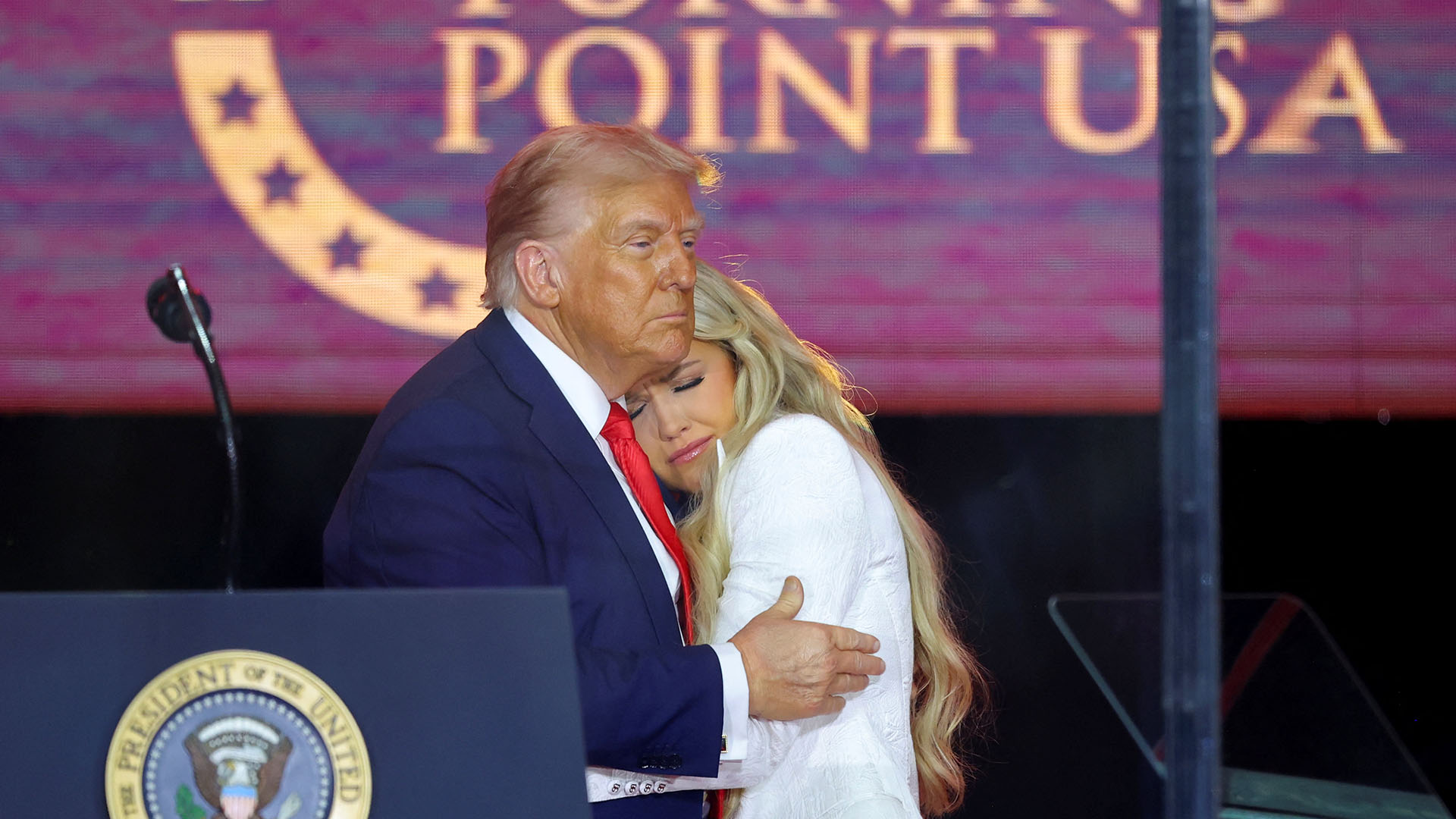 Τσάρλι Κερκ: Σημειολογία και πολιτικά μηνύματα μιας τελετής-5