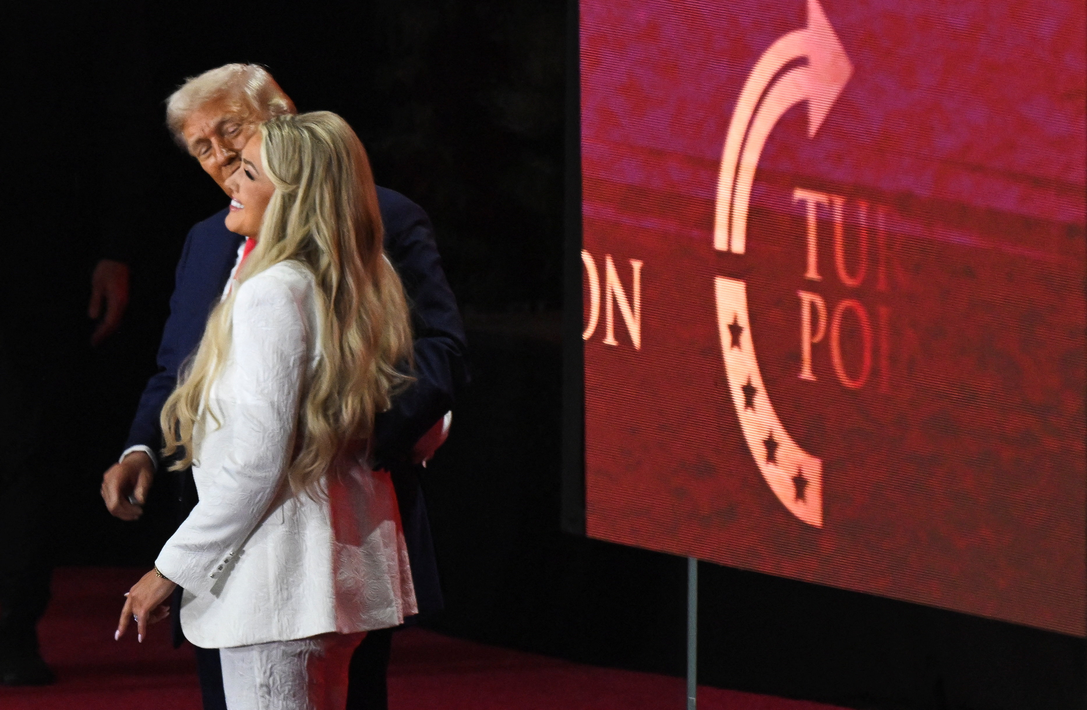 Ο Τραμπ απέτισε φόρο τιμής στον Τσάρλι Κερκ, χαρακτηρίζοντάς τον «γίγαντα της γενιάς του»-2