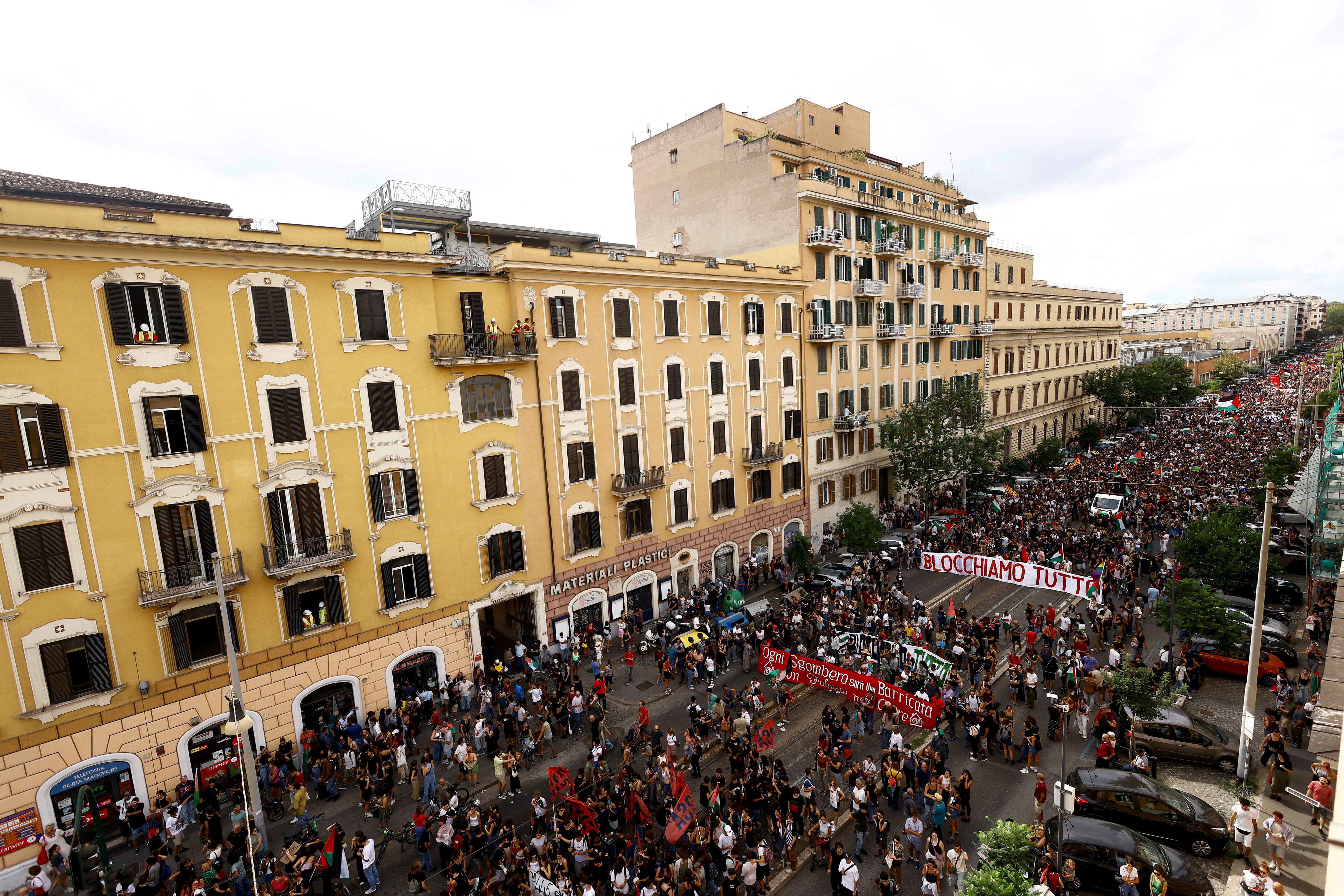 Μιλάνο: Εκτεταμένα επεισόδια σε διαδήλωση για την Παλαιστίνη – Ογκώδεις συγκεντρώσεις σε όλη τη χώρα-5