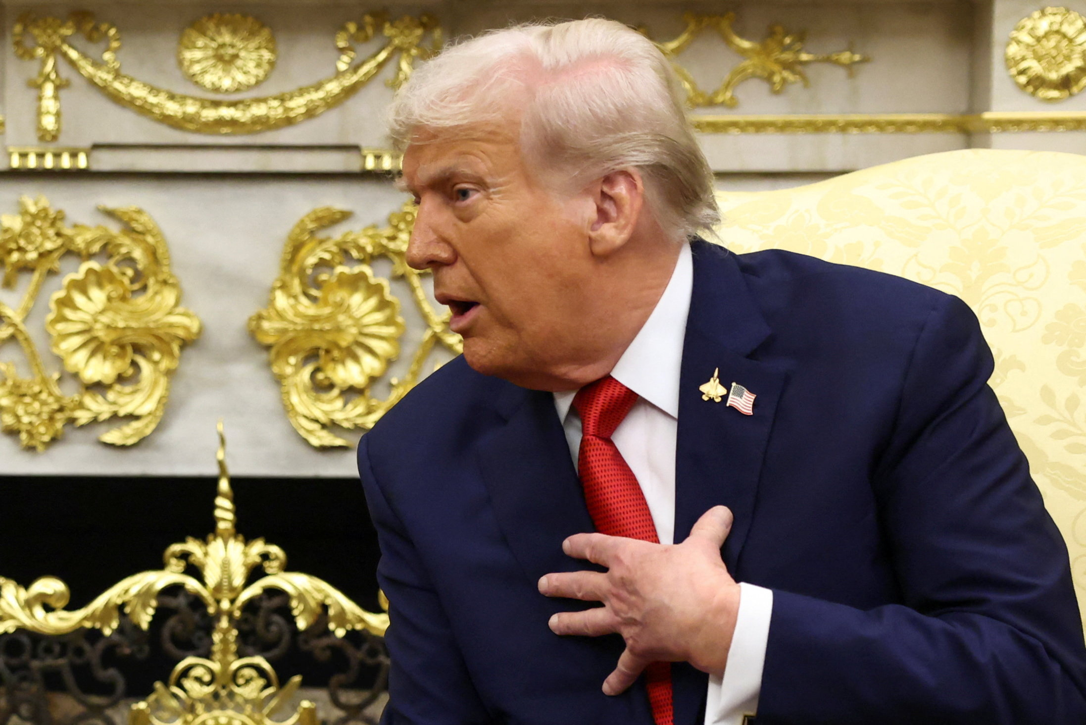 Ο Τραμπ υποδέχθηκε τον Ερντογάν στον Λευκό Οίκο φορώντας καρφίτσα με F-35-1