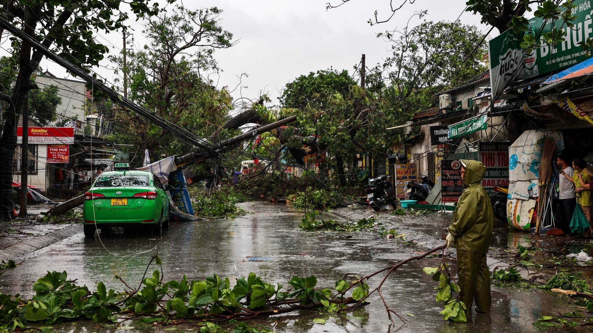Βιετνάμ: Σαρωτικό το πέρασμα του «Μπουαλόι» – 19 νεκροί και εκτεταμένες πλημμύρες-2
