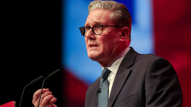 ο-στάρμερ-καλεί-τους-βρετανούς-να-απορ-563842162