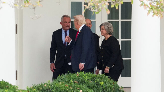 τραμπ-συμφωνία-με-την-pfizer-για-εκπτώσεις-σ-563842084