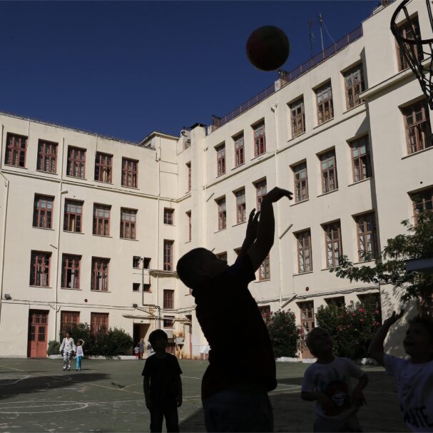 πρώτο-κουδούνι-με-καμπανάκια-για-τα-με-563792341