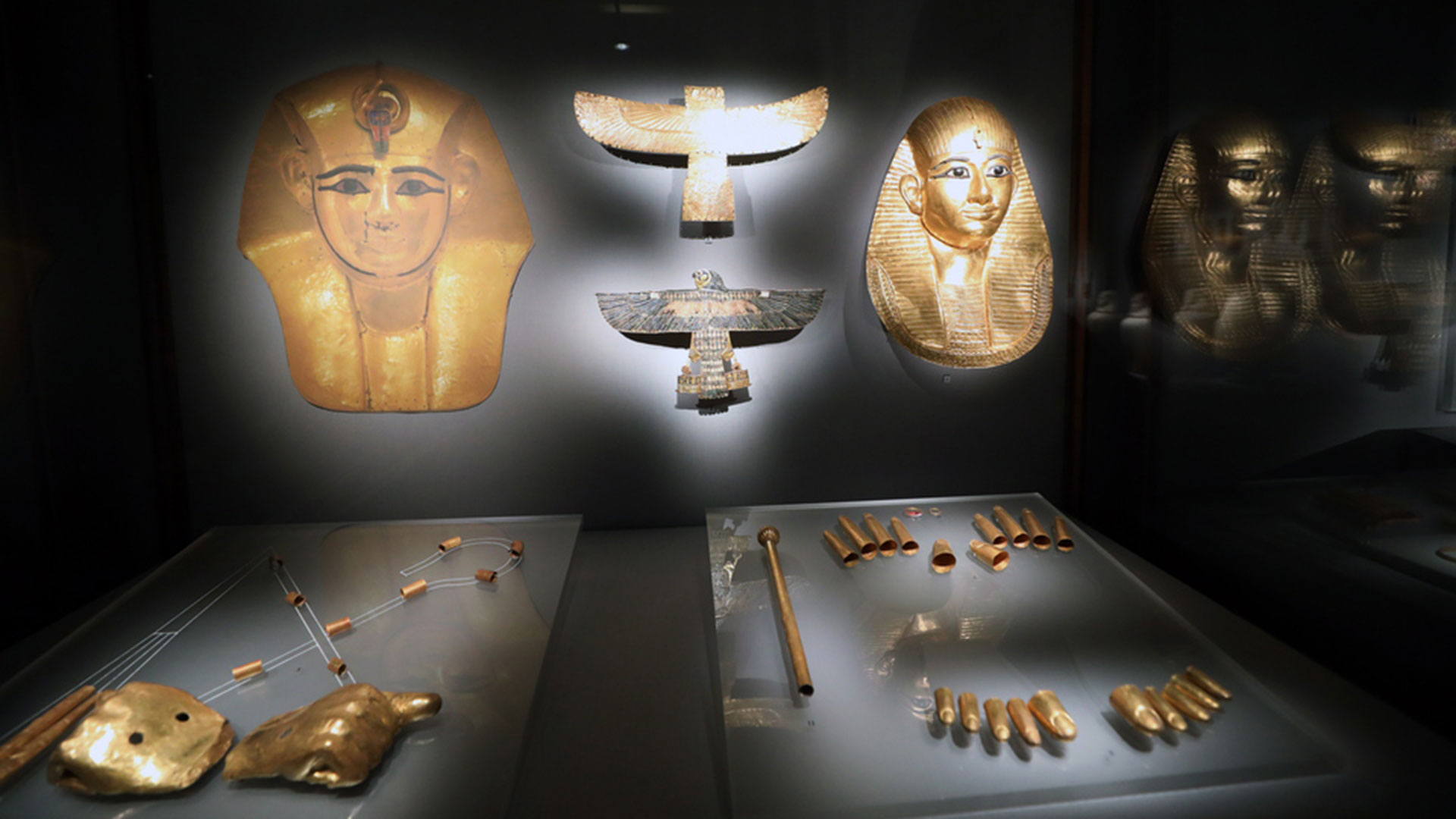 Ο Ελληνας κυνηγός αρχαιοκάπηλων και το χαμένο βραχιόλι του Φαραώ-1