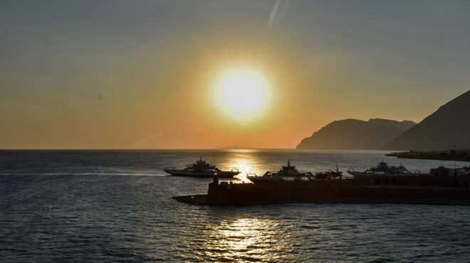 καιρός-γενικά-αίθριος-με-τοπικές-βροχ-563830399