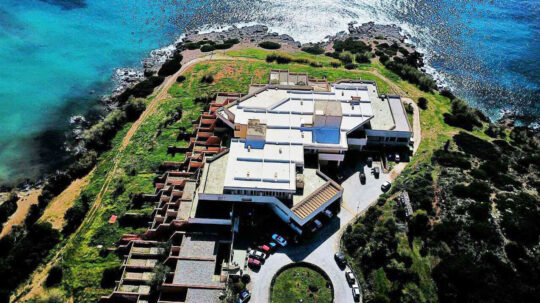 Βγαίνουν σε διαγωνισμό τα τρία ιστορικά ξενοδοχεία Ξενία – Ηλιος