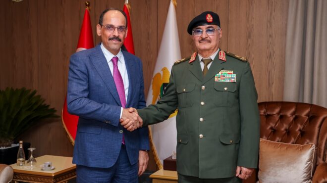 το-γυμνό-καλώδιο-με-τη-λευκωσία-563799505