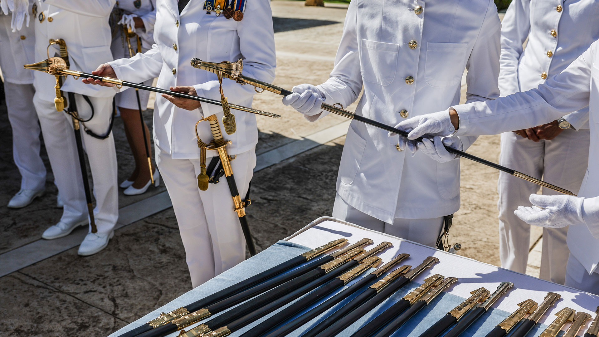 Δέσμη νέων μέτρων για την «αιμορραγία» στις στρατιωτικές σχολές-3