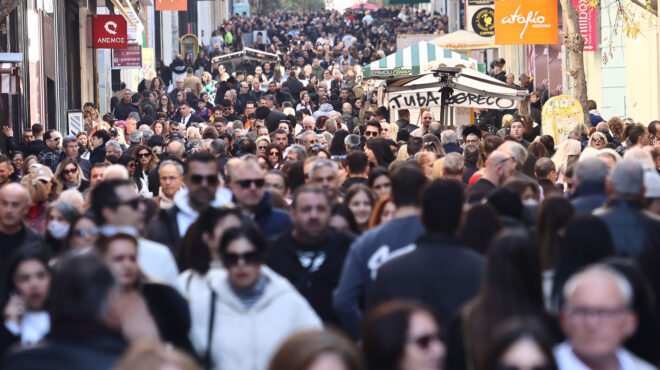 θεωρείο-αντιφατικά-μηνύματα-στις-μετ-563819590