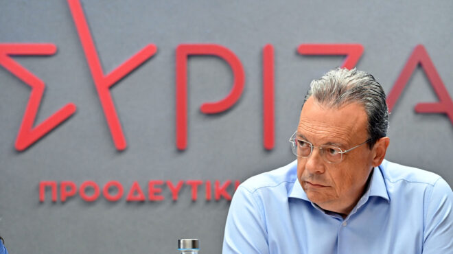 θεωρείο-η-απουσία-563795524