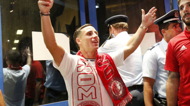 στην-ελλάδα-ο-ποντένσε-αποθέωση-από-2-00-563790658