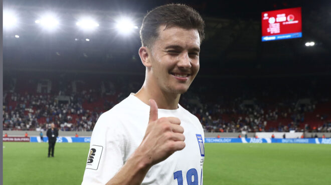 και-είναι-μόλις-17-ετών-η-uefa-αποθεώνει-τ-563800816