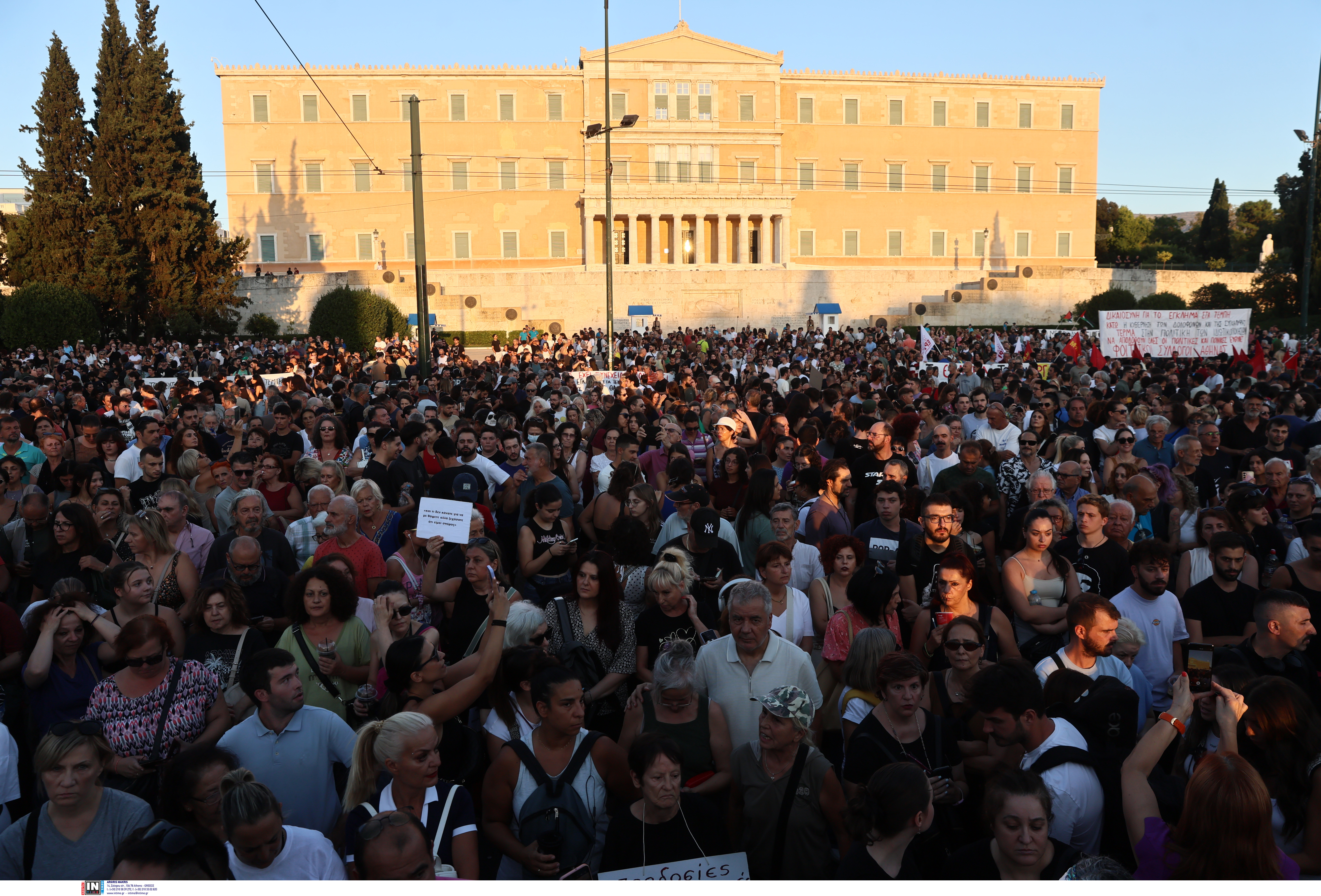 Συγκεντρώσεις για τα Τέμπη σε όλη την Ελλάδα – Πλήθος κόσμου στο Σύνταγμα-1