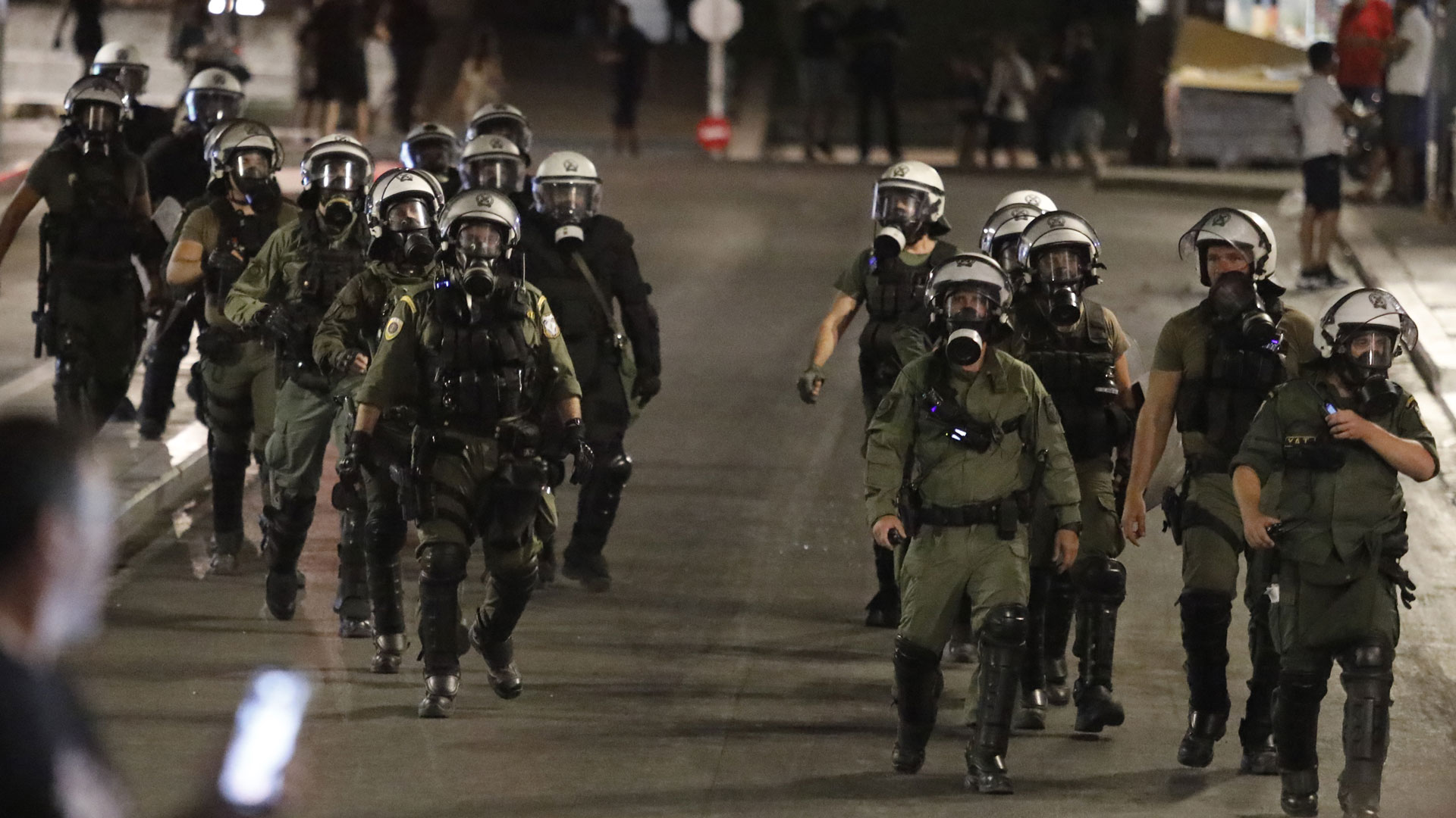 Επεισόδια στο Σύνταγμα μετά τη συγκέντρωση για τα Τέμπη-3