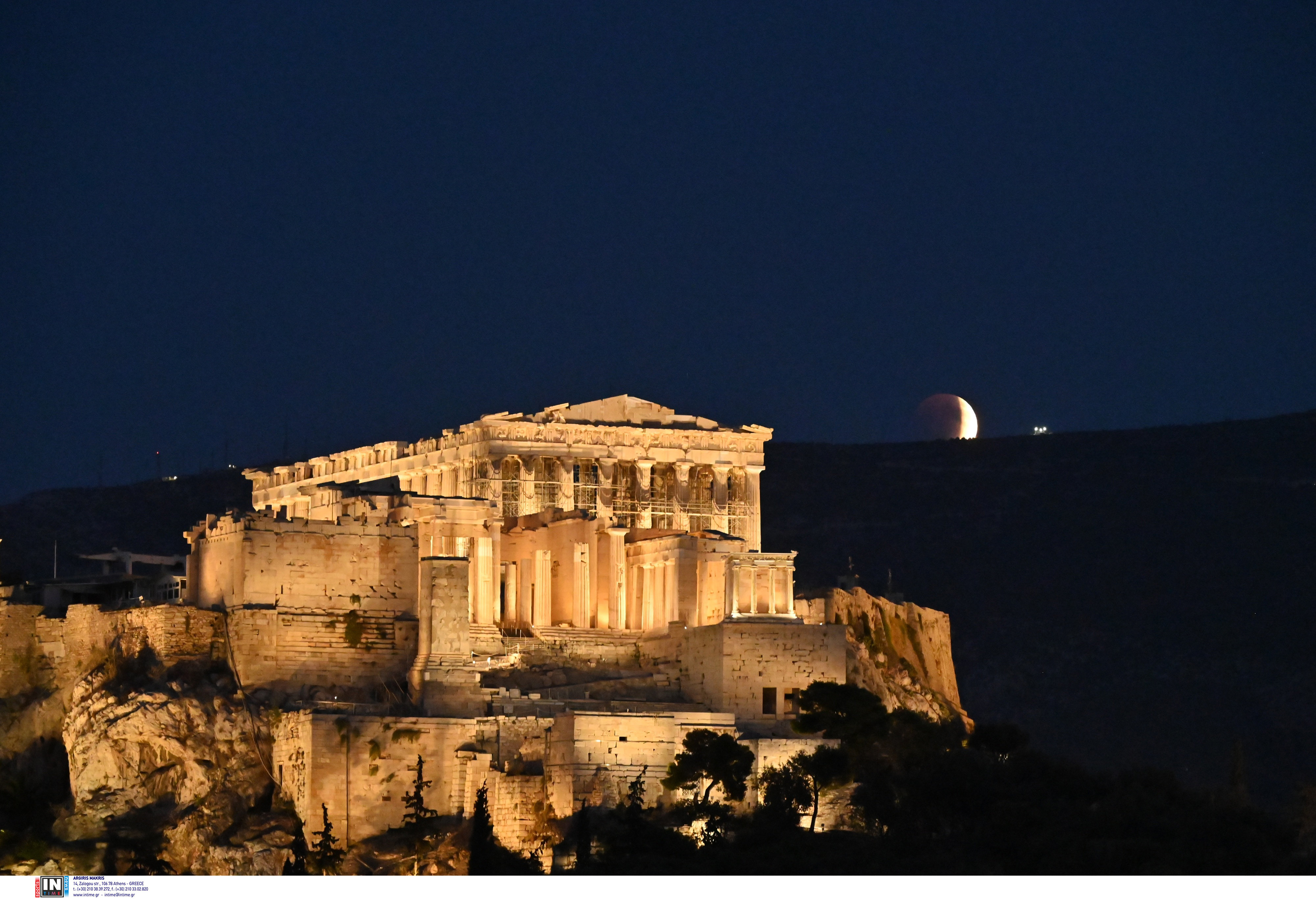 Ολική έκλειψη Σελήνης – Εικόνες από τον αθηναϊκό ουρανό-1