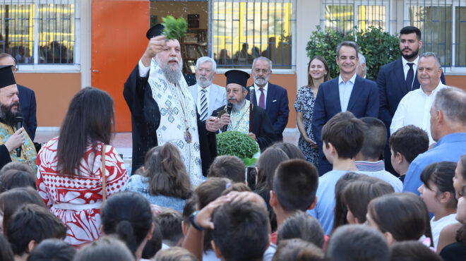 στον-αγιασμό-του-8ου-δημοτικού-σχολείο-563807263