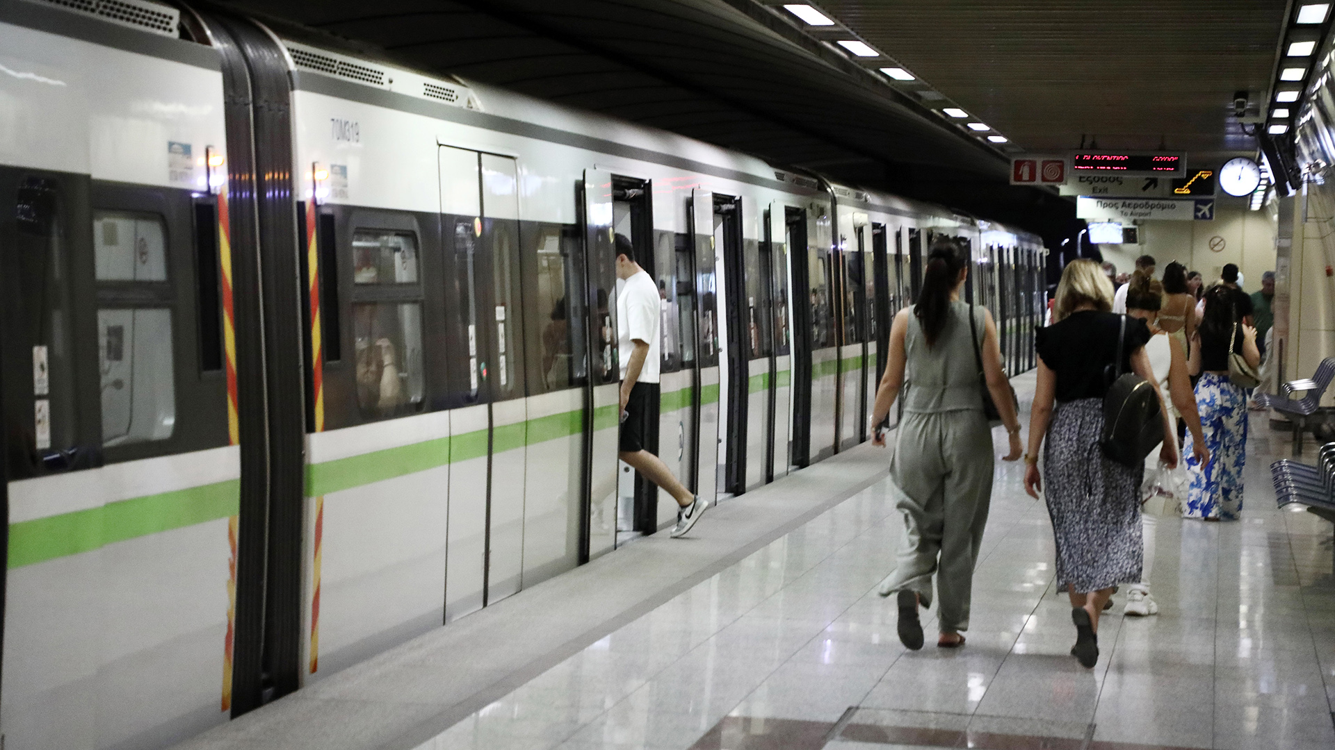 Πώς κύλησε η «πρεμιέρα» της 24ωρης λειτουργίας σε μετρό, τραμ, λεωφορεία-1