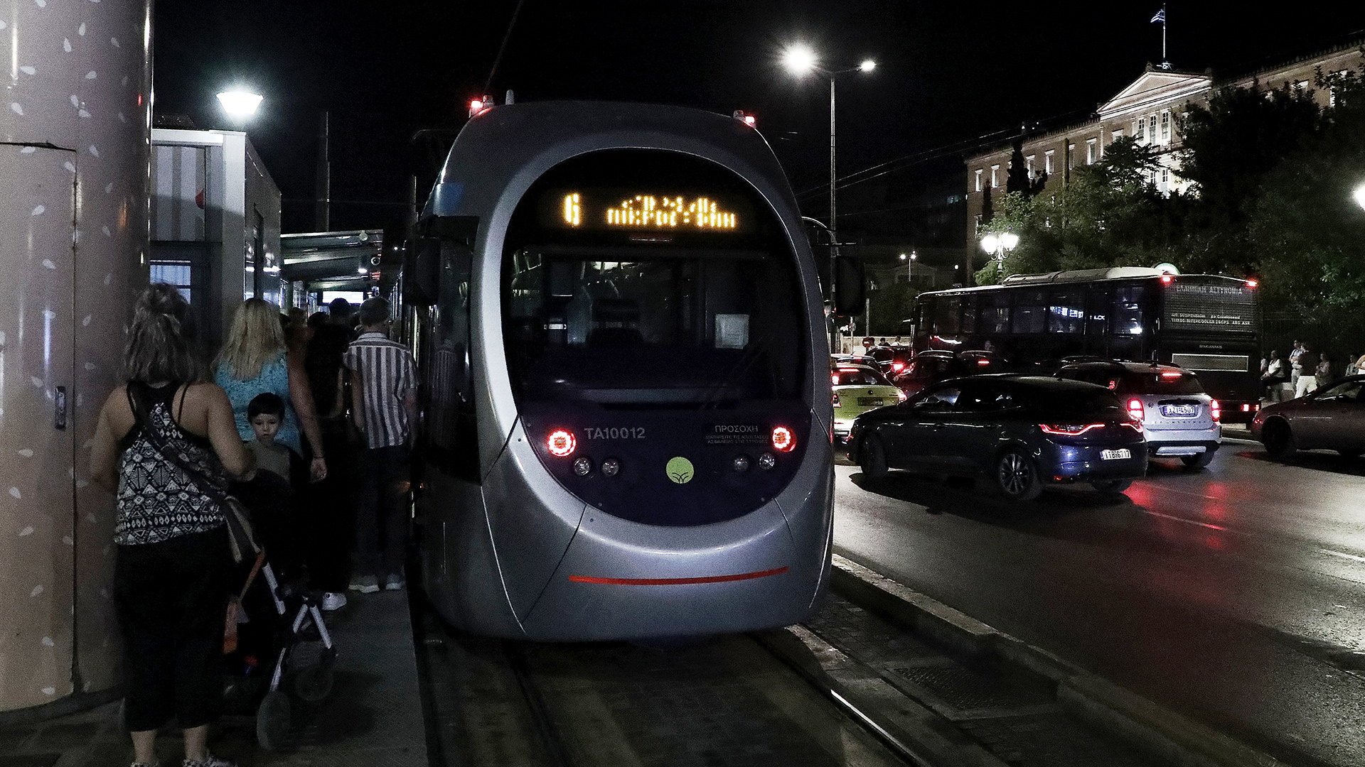 Πώς κύλησε η «πρεμιέρα» της 24ωρης λειτουργίας σε μετρό, τραμ, λεωφορεία-2