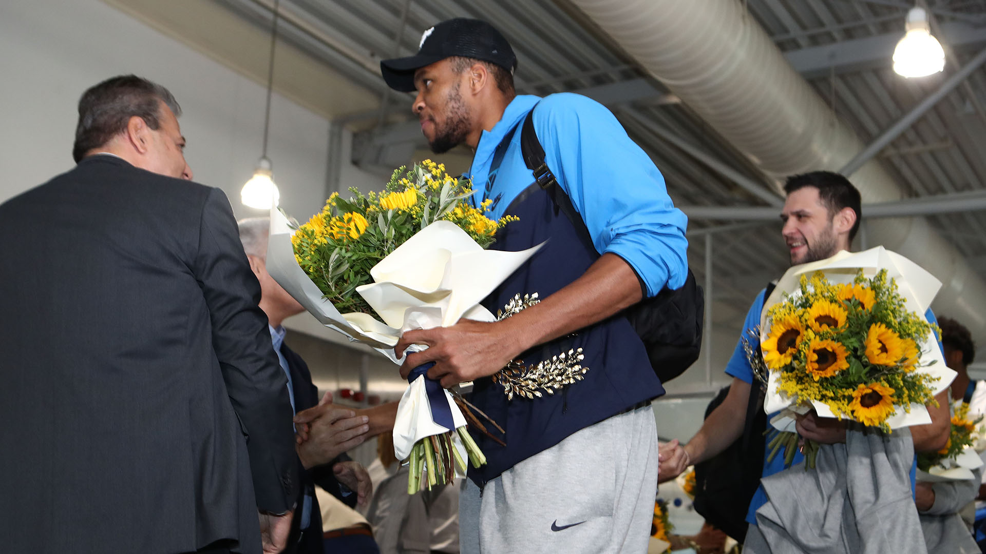 Eurobasket 2025: Η Εθνική έφτασε στην Αθήνα υπό τους ήχους του «Final Countdown» [φωτογραφίες]-2