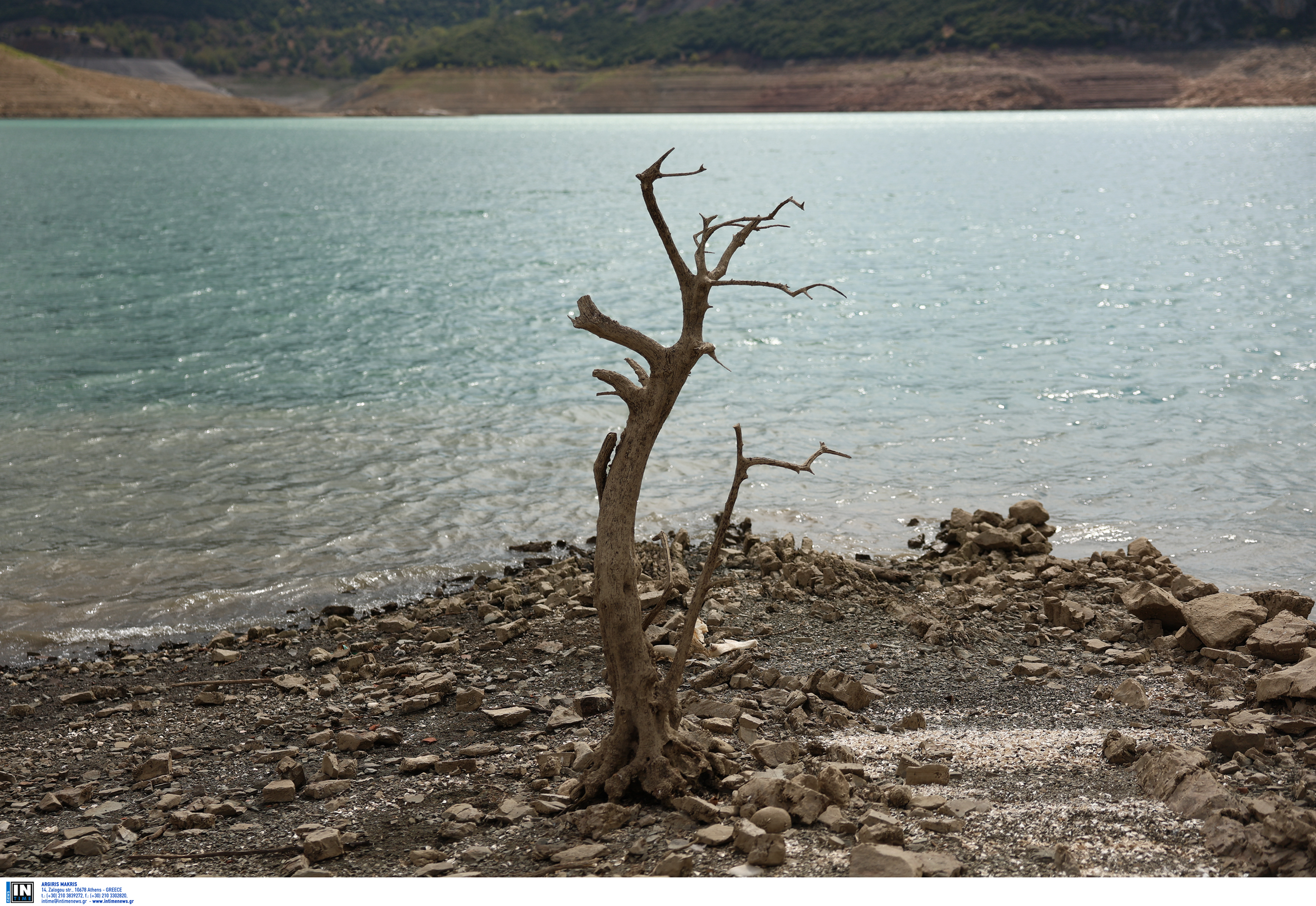 Στερεύει ο Μόρνος: Στην επιφάνεια ξανά το βυθισμένο χωριό Κάλλιο λόγω παρατεταμένης ανομβρίας-2