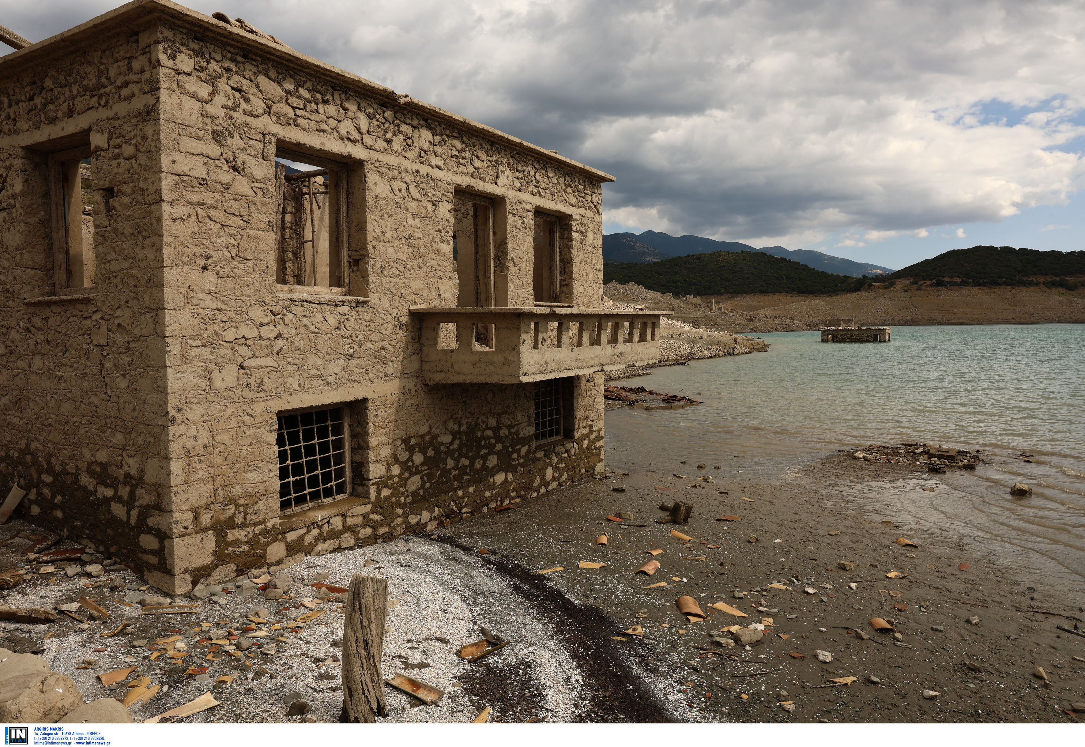 Στερεύει ο Μόρνος: Στην επιφάνεια ξανά το βυθισμένο χωριό Κάλλιο λόγω παρατεταμένης ανομβρίας-7