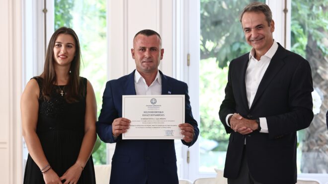 ελληνας-πολίτης-ο-γκόγκα-λεντιάν-ο-ήρ-563818039