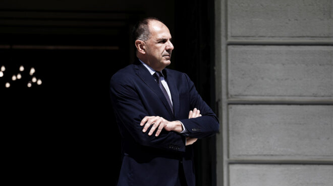 εντός-και-εκτός-καλοπιάνοντας-την-αίγ-563830450