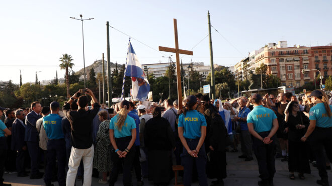 διαμαρτυρία-έξω-από-την-εθνική-πινακο-563818525