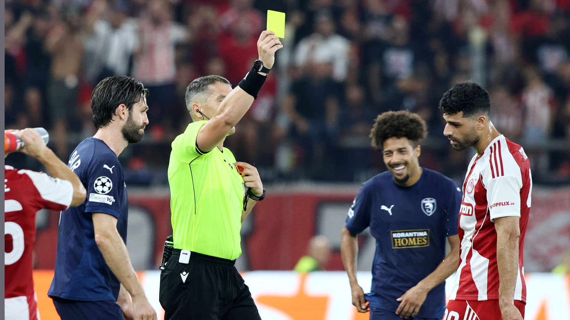 UEFA: Η εξήγηση για την κόκκινη κάρτα του Ταρέμι που έγινε κίτρινη μέσω VAR (βίντεο)-1