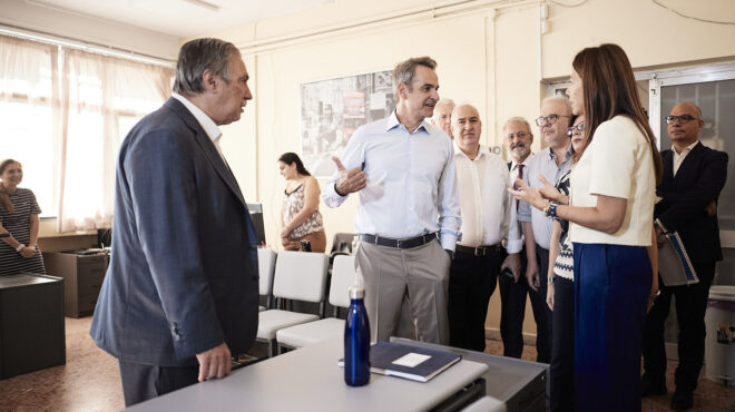 επίσκεψη-μητσοτάκη-σε-ωνάσειο-σχολεί-563826559