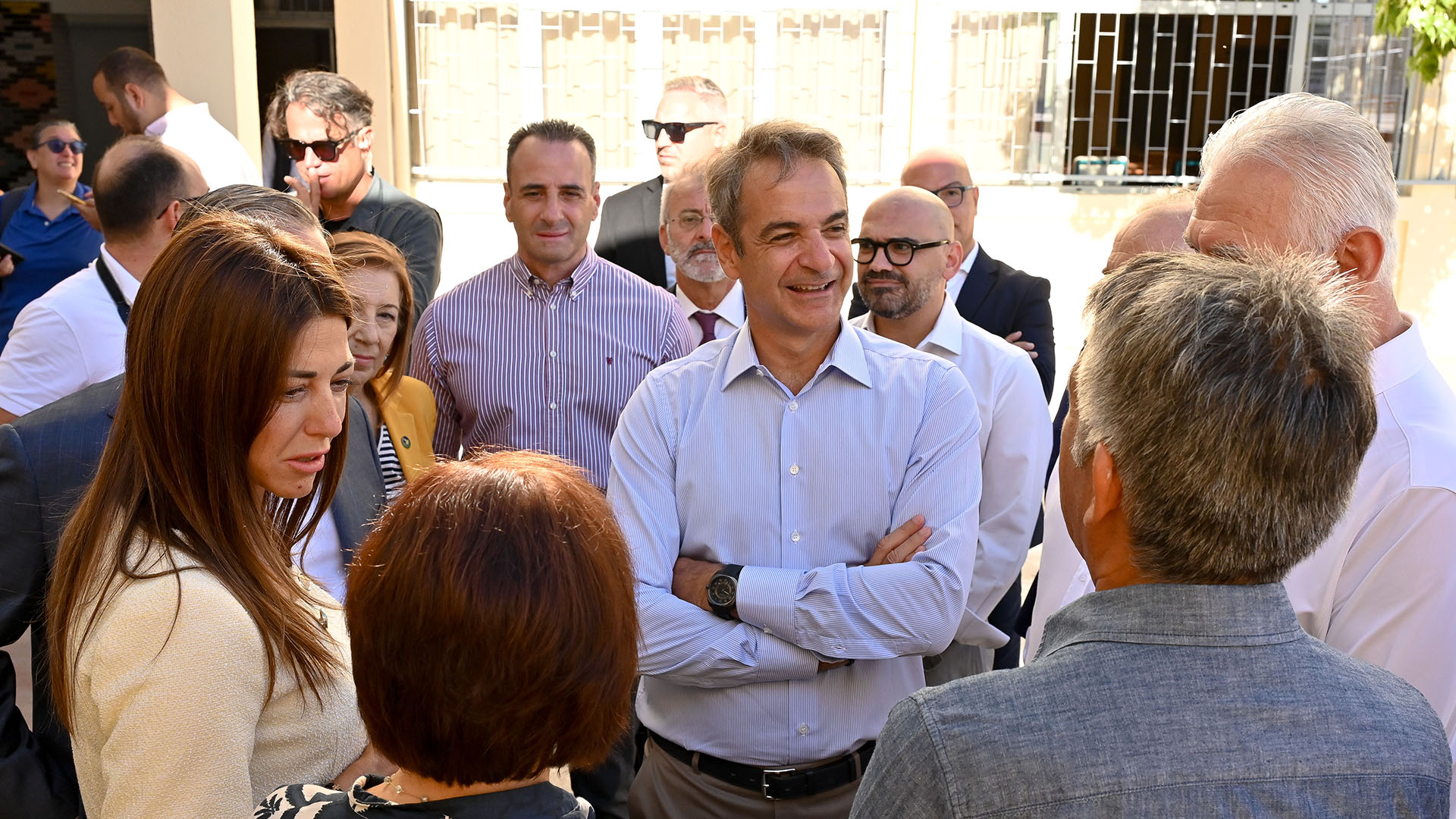 Επίσκεψη Μητσοτάκη σε Ωνάσειο Σχολείο στο Περιστέρι: Η κυβέρνηση επενδύει στη δημόσια παιδεία-2