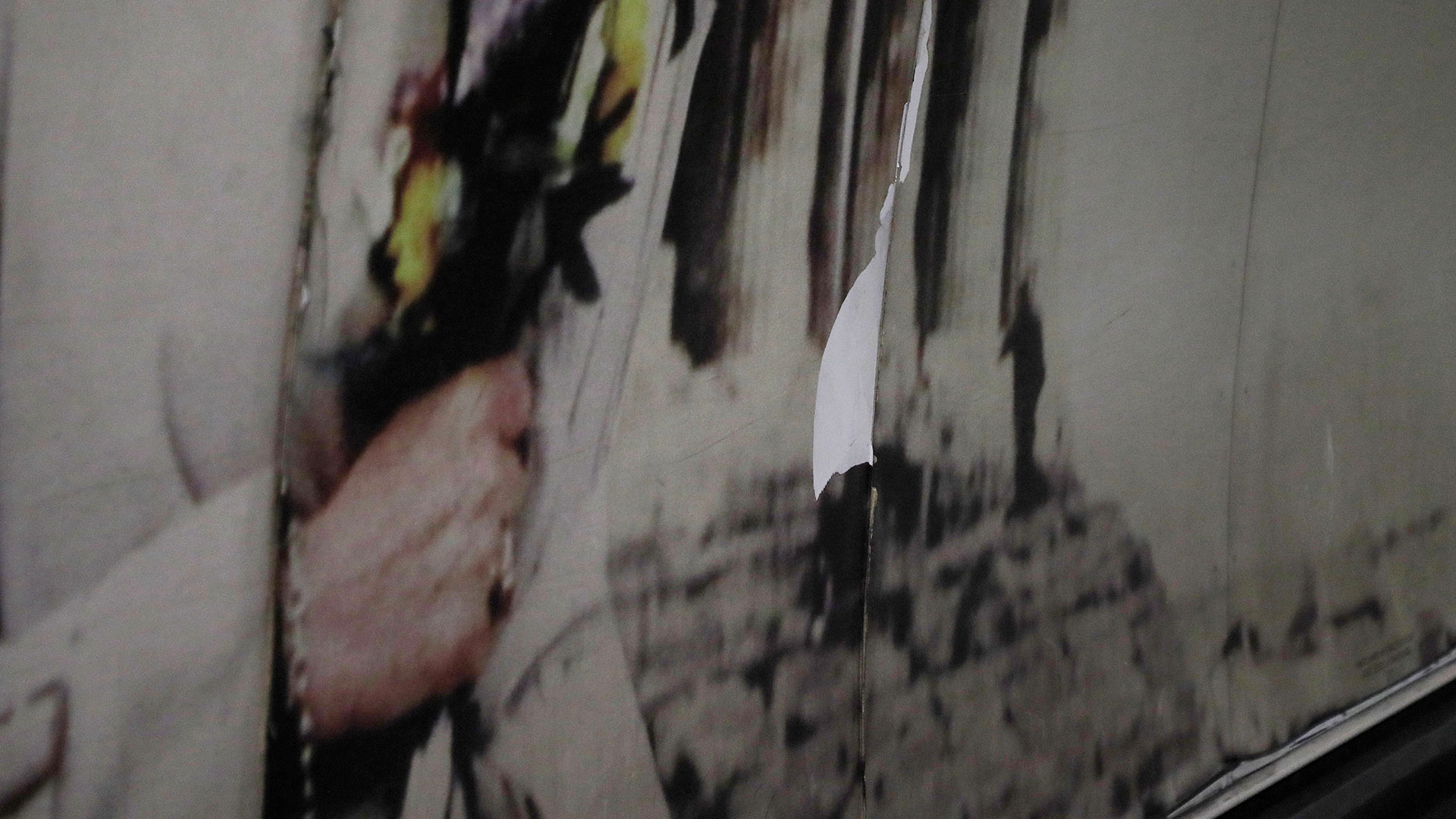 Φθορές στη φωτογραφία της Μελίνας Μερκούρη στον σταθμό «Ακρόπολη»-1