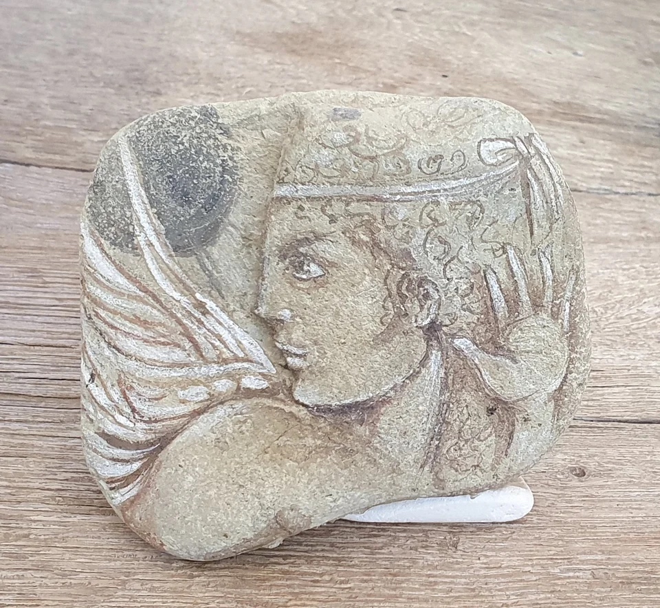 Τέχνη εν σμικρώ σε λίθους. Μια ωραία έκθεση στο ατελιέ Νικολάου στην Αίγινα-4