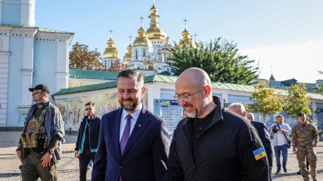 αμυντική-συνεργασία-πολωνίας-και-ουκ-563821366