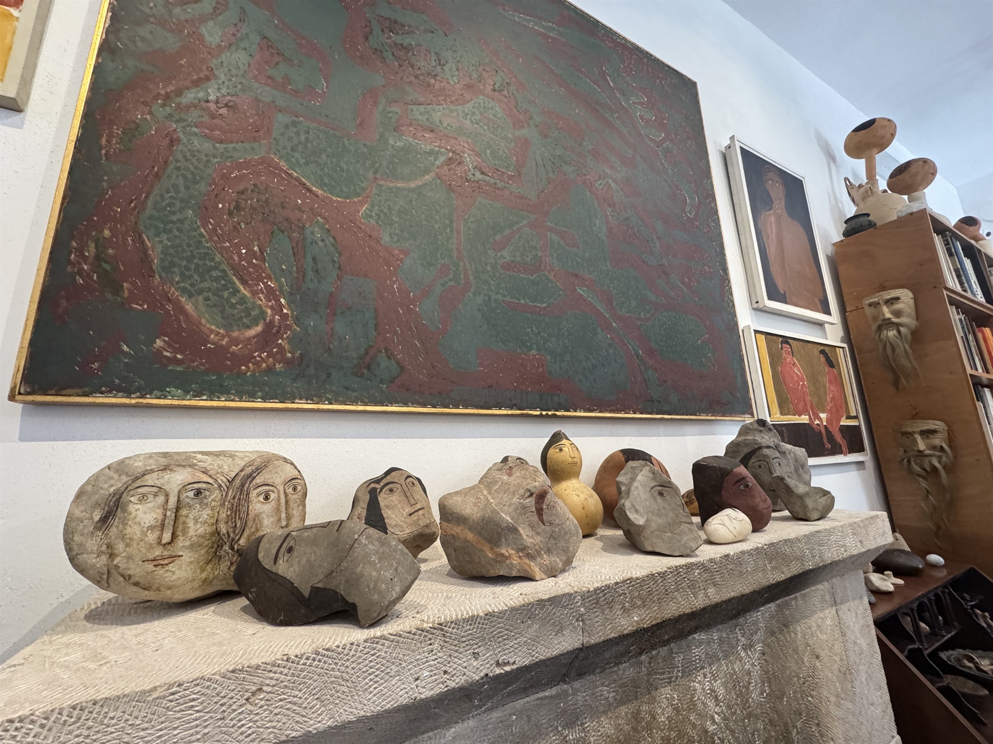 Aιγινήτικες πέτρες. Εγκαίνια έκθεσης στο αποκατεστημένο ατελιέ του Νίκου Νικολάου-2