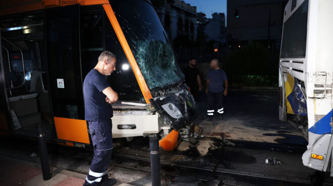 σύγκρουση-τραμ-λεωφορείου-ακόμη-ένα-α-563807131