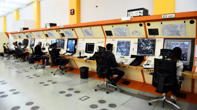 ελ-βενιζέλος-καθυστερούν-δύο-στις-δ-563841127