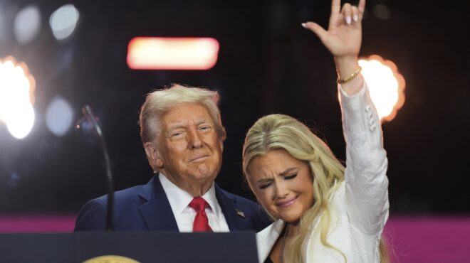 την-επιστροφή-του-θεού-κήρυξε-ο-τραμπ-563827798