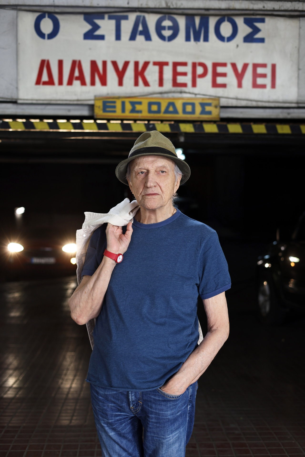 Ο Αλκης Παναγιωτίδης «τραγουδάει ακόμα»-1