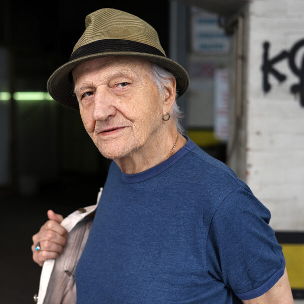 ο-αλκης-παναγιωτίδης-τραγουδάει-ακό-563826952