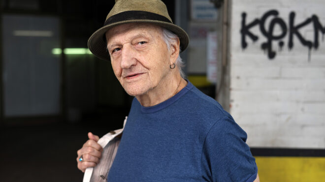 ο-αλκης-παναγιωτίδης-τραγουδάει-ακό-563826952