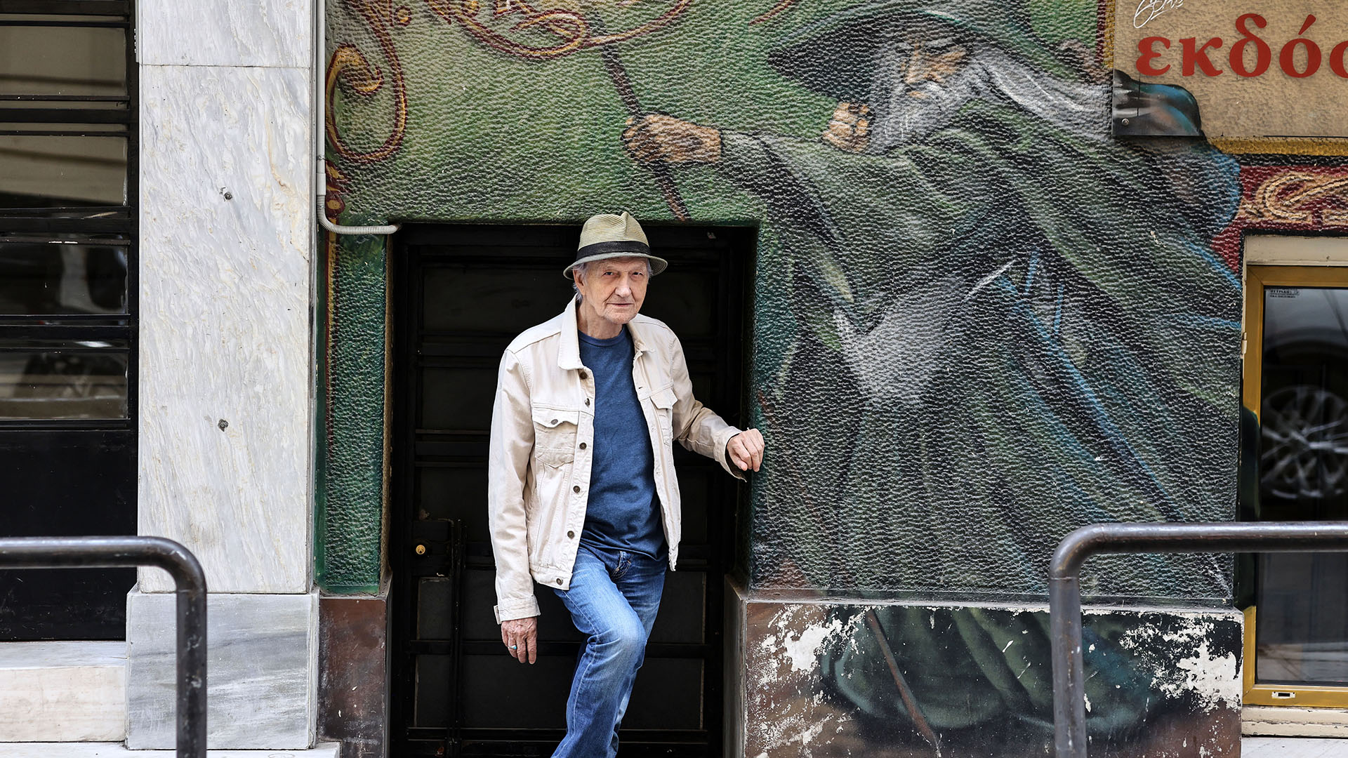 Ο Αλκης Παναγιωτίδης «τραγουδάει ακόμα»-5